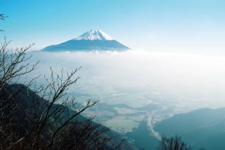 毛無山から朝霧高原越しに見た富士